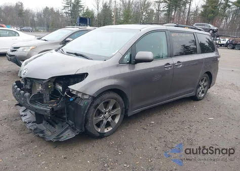 2011 Toyota Sienna Se z USA, uszkodzony, nr VIN 5TDXK3DC7BS131389